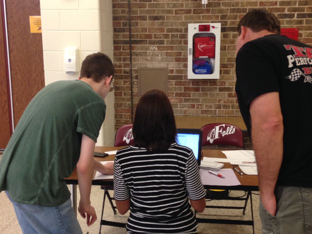 fallstechforce's tweet photo. Thanks Evan for helping parents with @Schoology & @MyPowerSchool at registration today! #fallspride #fallshs https://t.co/qRA0l3Y6bW