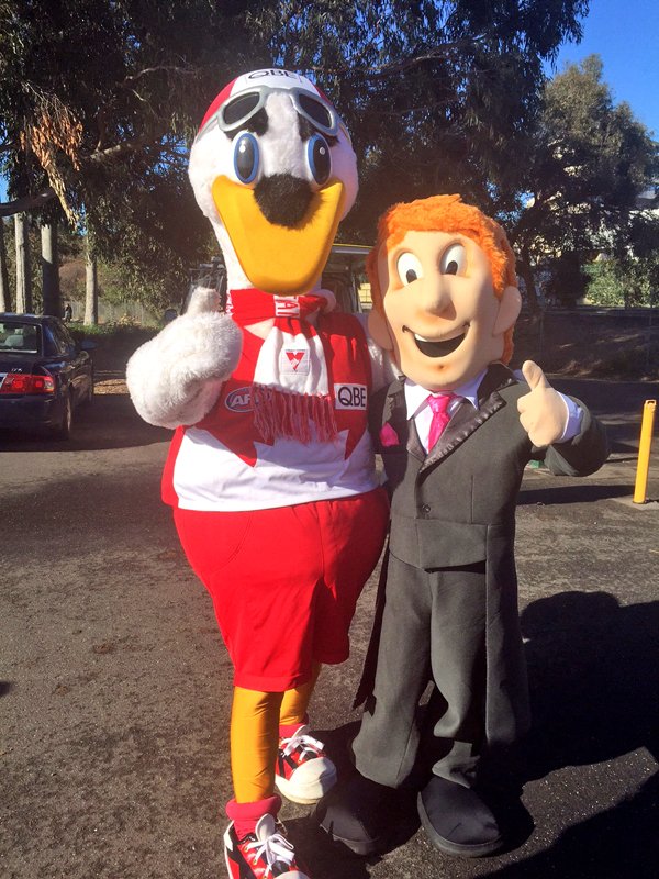 Wynstan's tweet photo. We had a great time with @sydneyswans over the weekend at the Sydney Swans Fan Day in Melbourne! https://t.co/elIyV6nNZD