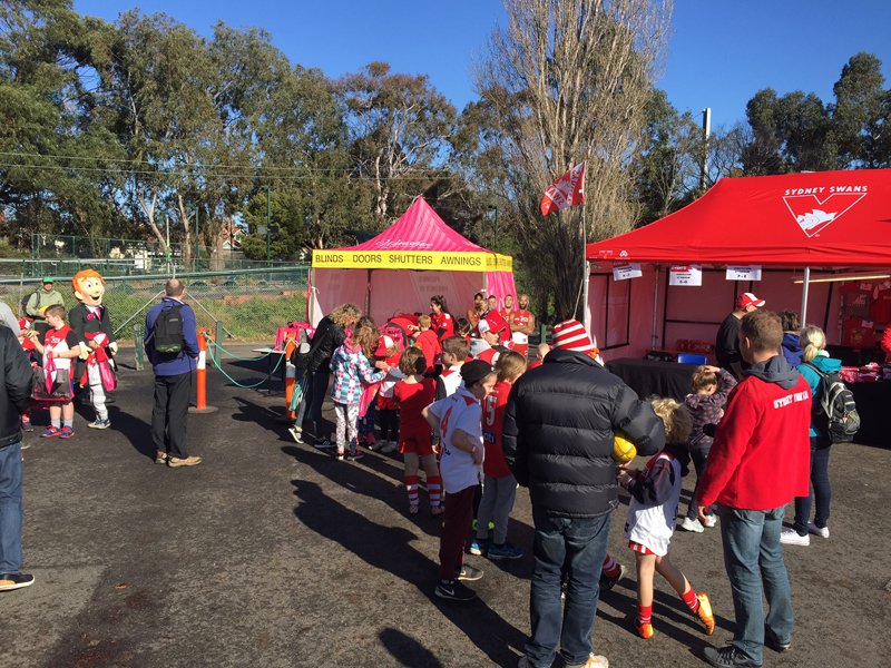 Wynstan's tweet photo. We had a great time with @sydneyswans over the weekend at the Sydney Swans Fan Day in Melbourne! https://t.co/elIyV6nNZD