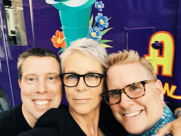 Our FAV Jamie Lee Curtis, serving her cast and crew of <a href="/ScreamQueens/">Scream Queens</a> @ParamountStudios -book us at 310-564-6344