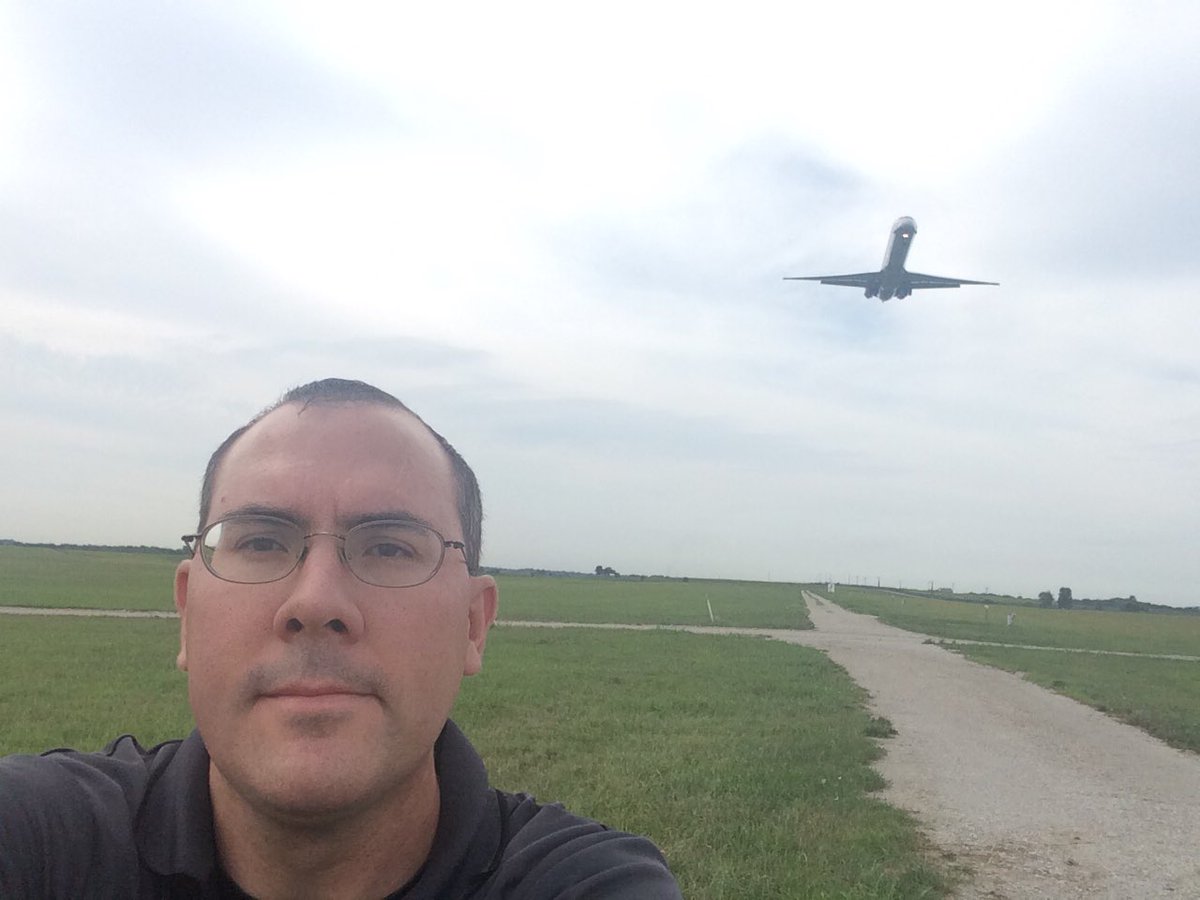 markvanbaale's tweet photo. My favorite #KCMOSelfie from today at @KCIAirport as planes fly overhead while approaching the runway. https://t.co/BX6BYWryxb