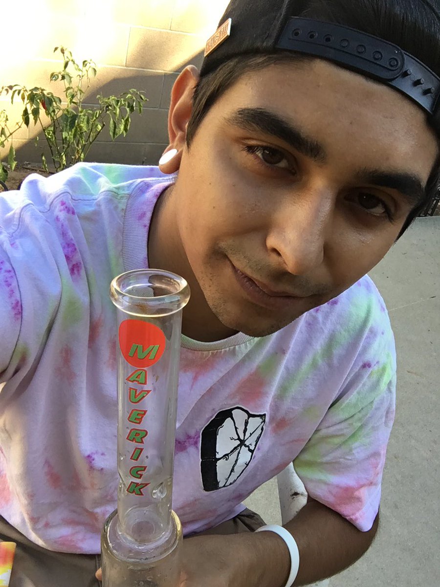 nothisisjaime's tweet photo. Me and Cindy-lee, 3 years and counting, first love #firstbong #3yearsyoung #theconnectionbetweenamanandhisbong https://t.co/RUfdc4xoyi