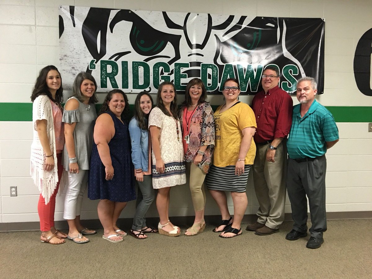 NMSpups's tweet photo. 6th grade teachers are ready for another great year!! #firstdayVB #rocktheridge #pointerpride https://t.co/dtqZhMpZch