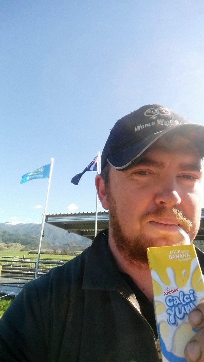 goaheadfarms's tweet photo. Feeling @Fonterra proud, thanks for the Spring pick-me-ups! @Anchor_Dairy #431AM #springbeard https://t.co/xLhsyuWlzN