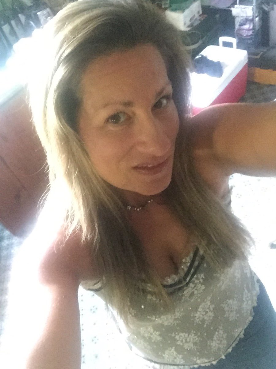 MichelleBaze's tweet image. Cheap Trick, HEART, Joan Jet...going to new very fun night!!!  #toblessedtobestressed #myhighway