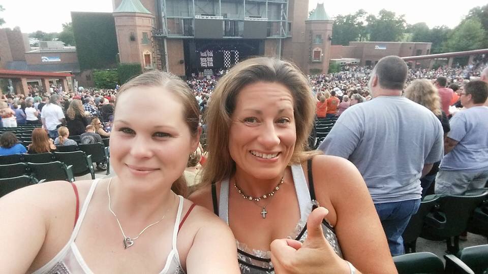 MichelleBaze's tweet image. Cheap Trick, HEART, Joan Jet...going to new very fun night!!!  #toblessedtobestressed #myhighway