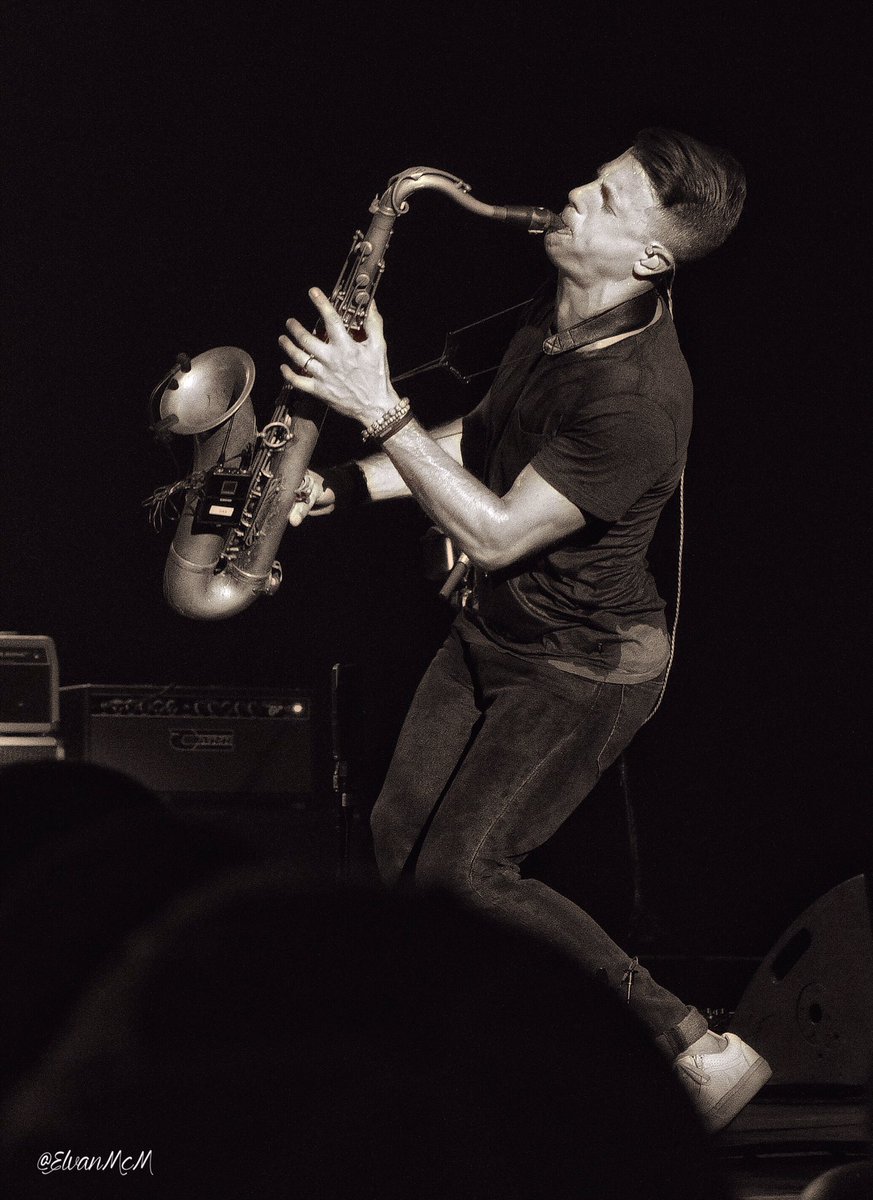 ElvanMcM's tweet photo. @ofarevolution @jerrydepizzo getting down! 🎷🎶🙌❤️ #TheXXTour #OARMPP #OARXX https://t.co/wOowcclJx5
