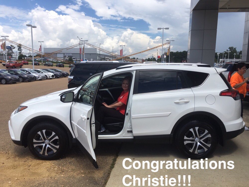 thecommonscott's tweet photo. Congratulations Christie!!! #RNsRock #SellingVehiclesBelowCost #ILoveToHelpPeople #YallComeSeeMe #WhosNext? https://t.co/n36PqUsuZ5