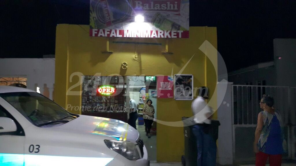 patrickpaskel's tweet photo. Atraco riba Fafal Mini Market den Madiki Kavel. Polis no por comunica cu Chinesnan victima. A bay cu caha di placa. https://t.co/i2KI2OCadV