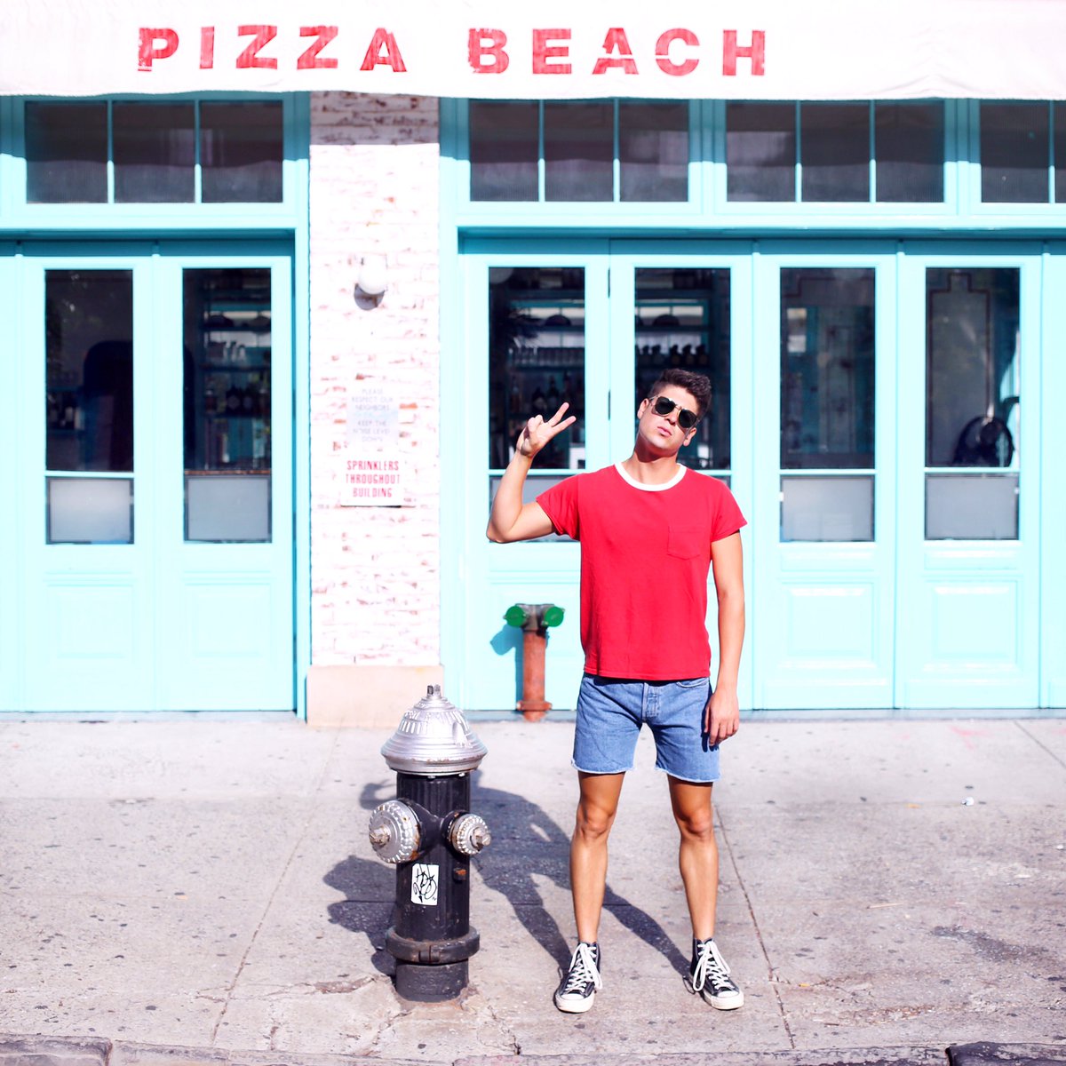 yummertime's tweet image. 🏖🍕💕 we'll visit ANY beach that has PIZZA 😍😍✨ exploring LES with @hotelindigo rn!! #HotelIndigo #ColorofDiscovery