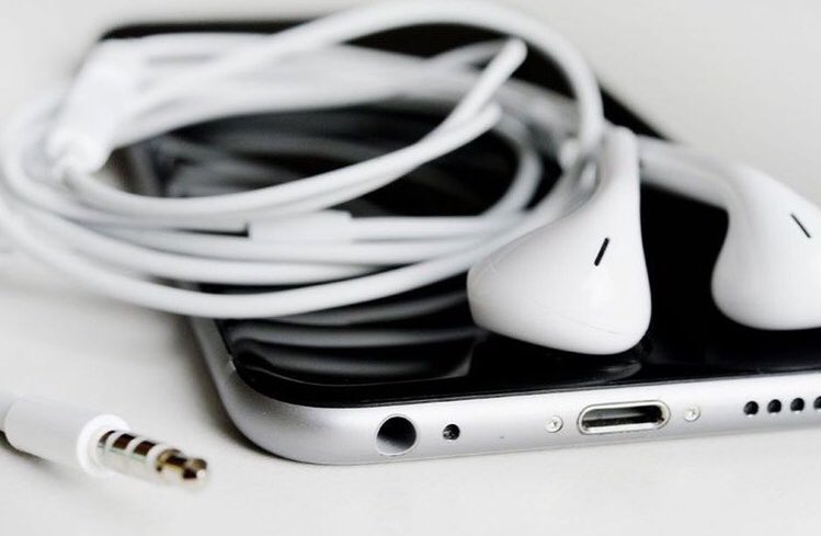 wmwutv's tweet photo. RUMOR: iPhone 7 may charge a lot faster https://t.co/oszv8ggVfR