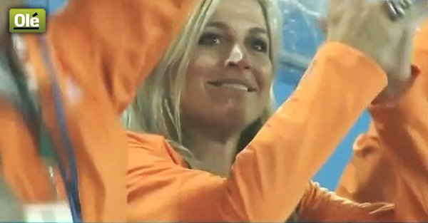 CFLeonas's tweet photo. Mujerrr, llevas lo argento en la sangre, por + que ahora vivas en Holanda no podes alentar asi, Maxima!! https://t.co/Qb3XUzlkEH