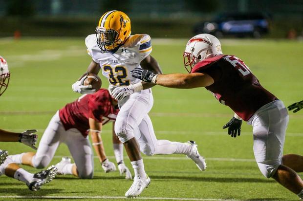 dfwvarsity's tweet photo. Countdown to kickoff #txhsfb Arlington @lamarvikings hoping to repeat success https://t.co/PDnvsv4YqA https://t.co/j5WBWl5xiN