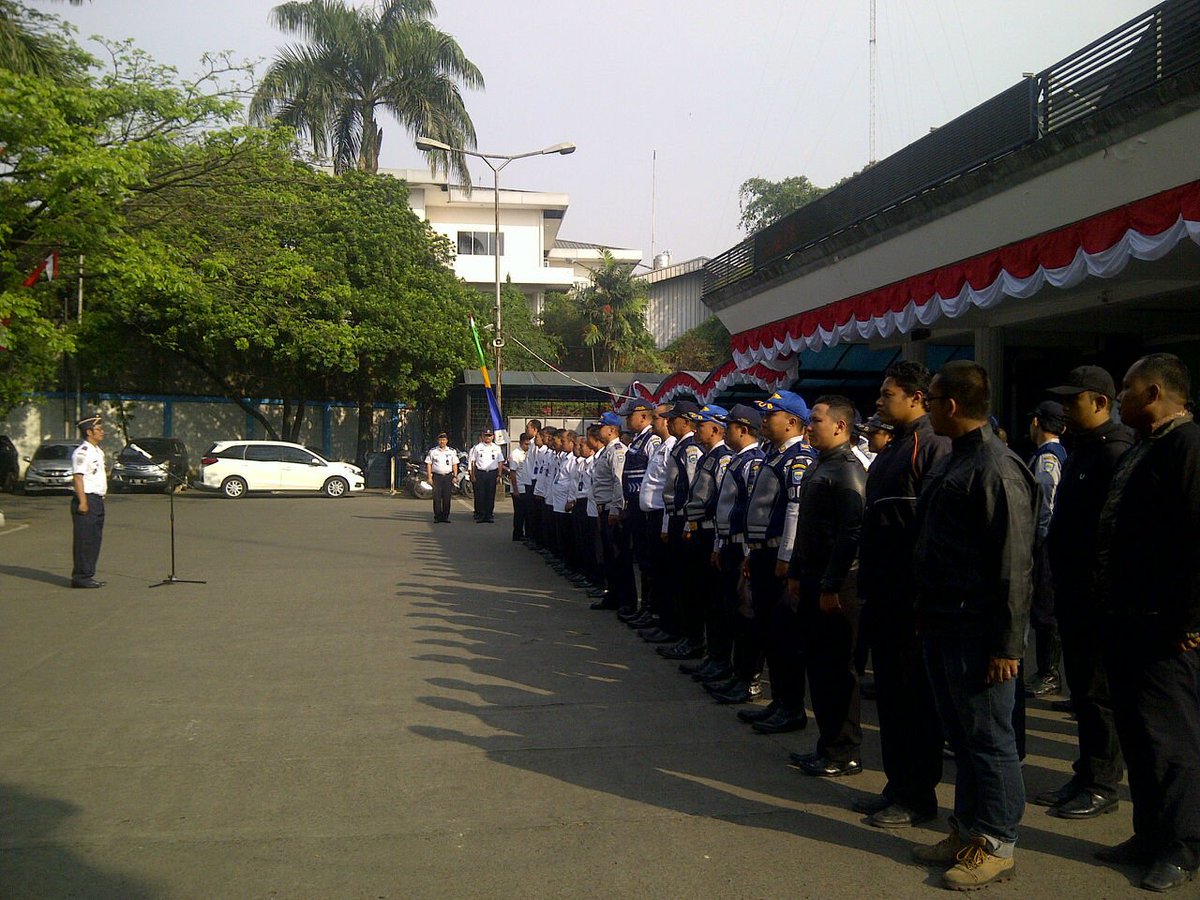 KomboBDG's tweet photo. Kolaborasi @dishub_kotabdg dan Kombo. Agar Gerakan Bandung Disiplin terlaksana demi Bandung Juara. @ridwankamil https://t.co/IRadnfZPwN