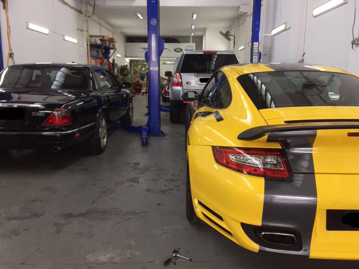 m_edgevantage's tweet photo. #MotorEdgevantage is synonymous with #JaguarWorkshop #LandRoverWorkshop #PorscheWorkshop #VolvoWorkshop https://t.co/4dXgqPNAAe