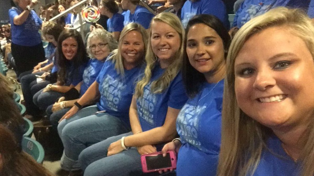 MrsMorfordRKE's tweet photo. @katyisd Convocation 2016! #bethelegacy #KatyISD #WMExcellence https://t.co/rdfDDFB4kI
