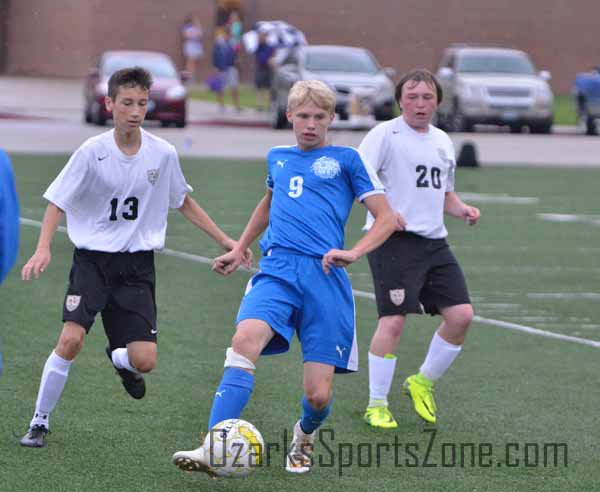 OzarksOzone's tweet image. PICTURES: Camdenton Soccer Jamboree with Bolivar &amp;amp; Lebanon - bit.ly/2bAvEn6