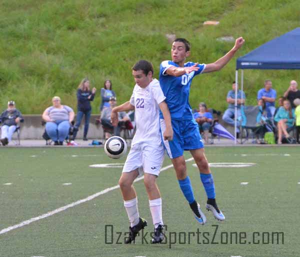 OzarksOzone's tweet image. PICTURES: Camdenton Soccer Jamboree with Bolivar &amp;amp; Lebanon - bit.ly/2bAvEn6