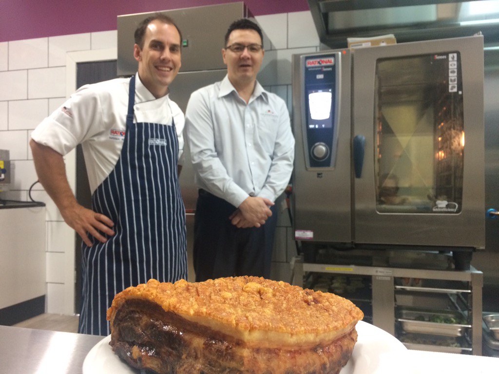 rosco0111's tweet photo. @RATIONAL_AUS cooking Live hospitality market @_SunshineCoast @RATIONAL_AUS @peterrkelly @Pizza_Supplies @comcater https://t.co/YUf8PPZouX