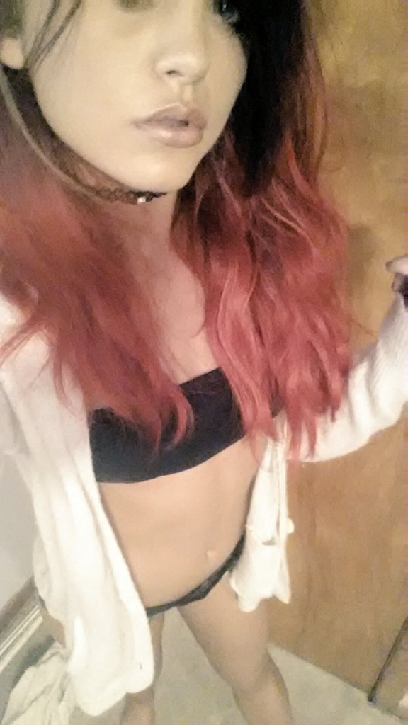 PrincessDaphne0's tweet photo. Worship me sissy boys. Give me what's mine https://t.co/qdDu9bXjI4
