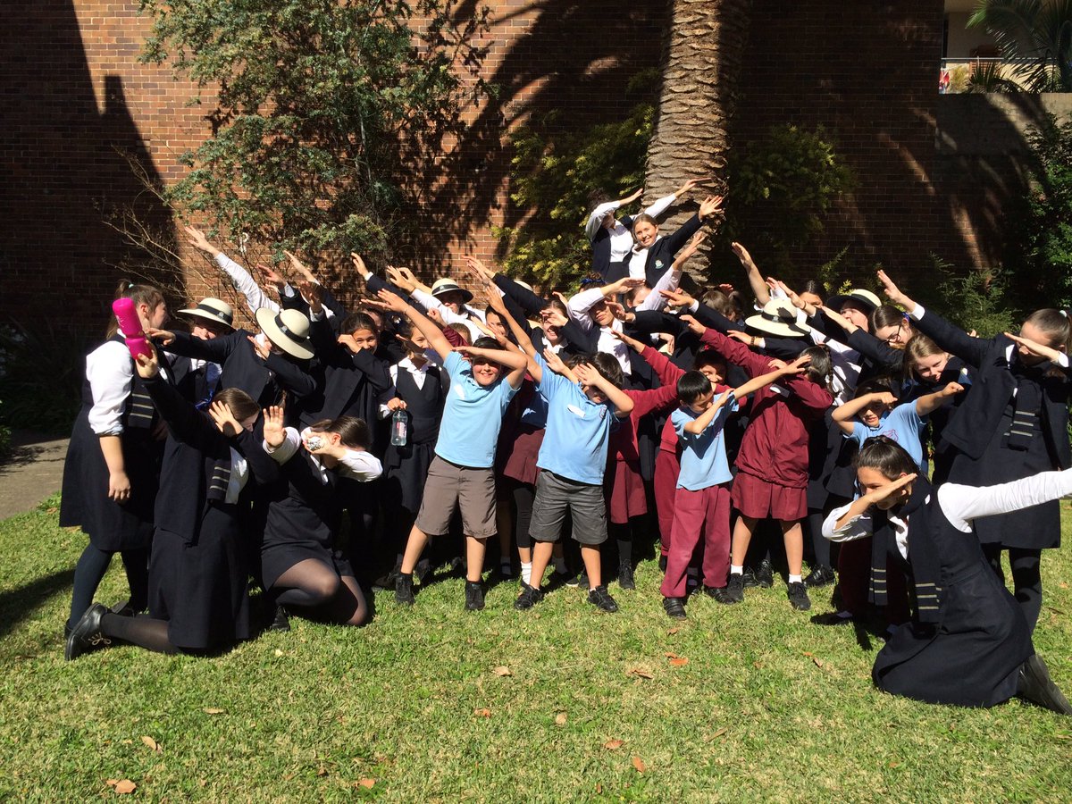 tessburnicle's tweet photo. Sharing our stories and enjoying the tour of St Vincent's boarding school, Potts Point https://t.co/vgXFK1S4WD
