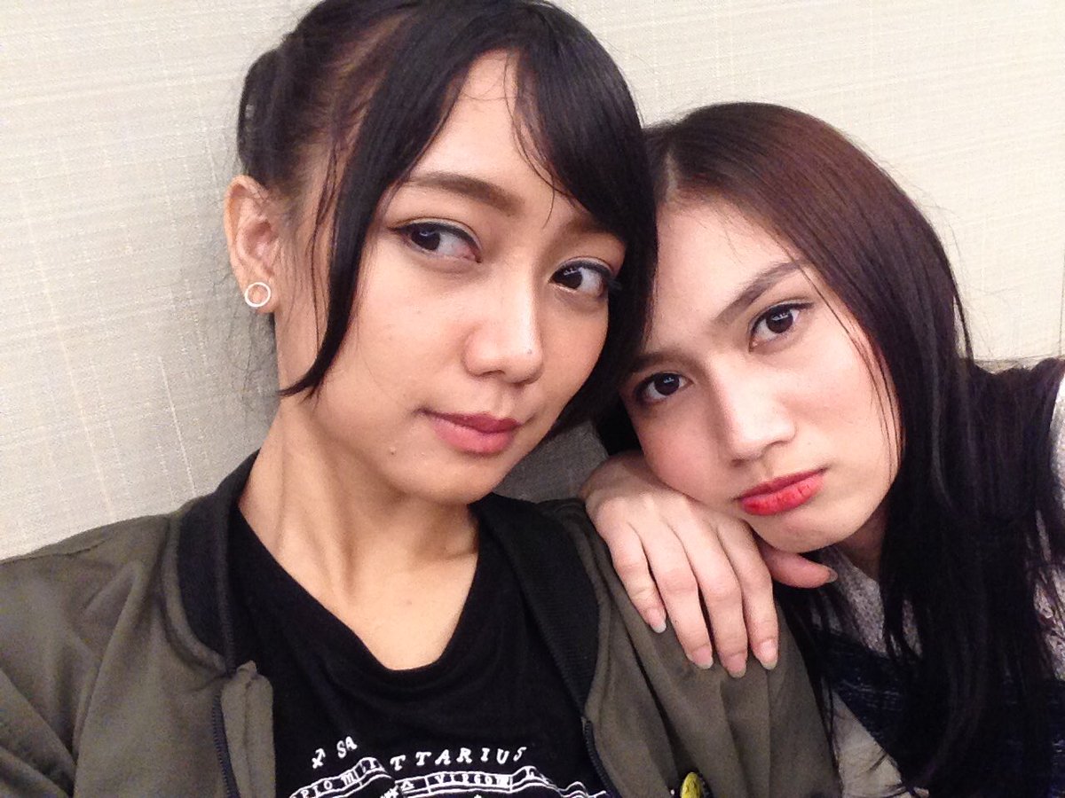 MelodyLaksani's tweet photo. Aloha! Foto sama minyon eh mahyon eh gimana hihihi💁 https://t.co/7rBqlfi27p