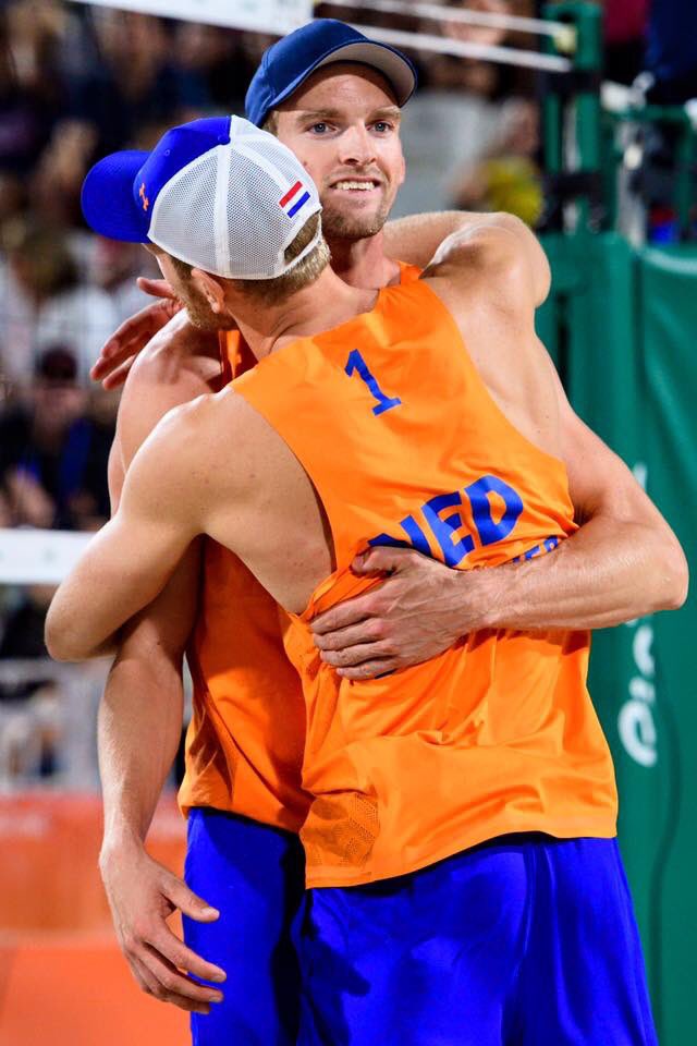 #LetsGoOrange! MATCHDAY 15.00uur <a href="/Volleybaldames/">TeamNL Volleybaldames</a>🇳🇱 - Zuid Korea🇰🇷. 22.00uur <a href="/BrouwerMeeuwsen/">Brouwer Meeuwsen</a>🇳🇱 - Brazilië🇧🇷 #Rio2016