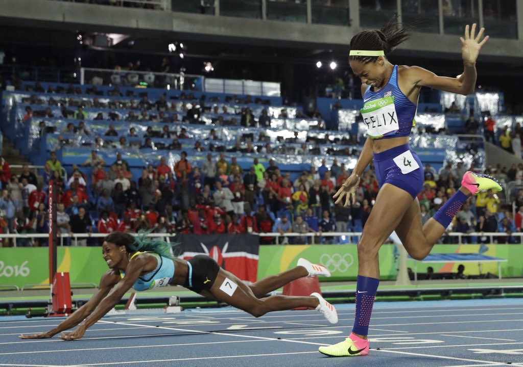 InesSainzG's tweet photo. Cuando el espíritu es más fuerte aún que el propio cuerpo🏅Increíble manera de aferrarse al oro 👏🏻💪🏻@Hey_ItsShaunae https://t.co/BO1ouDhBE6