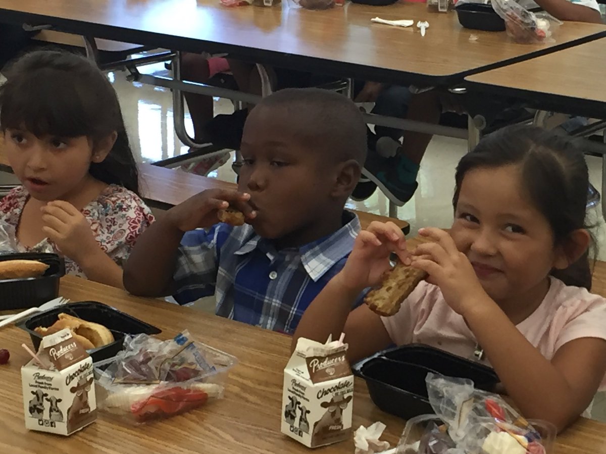 SlaterElemFUSD's tweet photo. Such an awesome #FresnoFirstDay @SlaterElemFUSD Couldn't be happier to see these faces today! https://t.co/cPFoh29evc