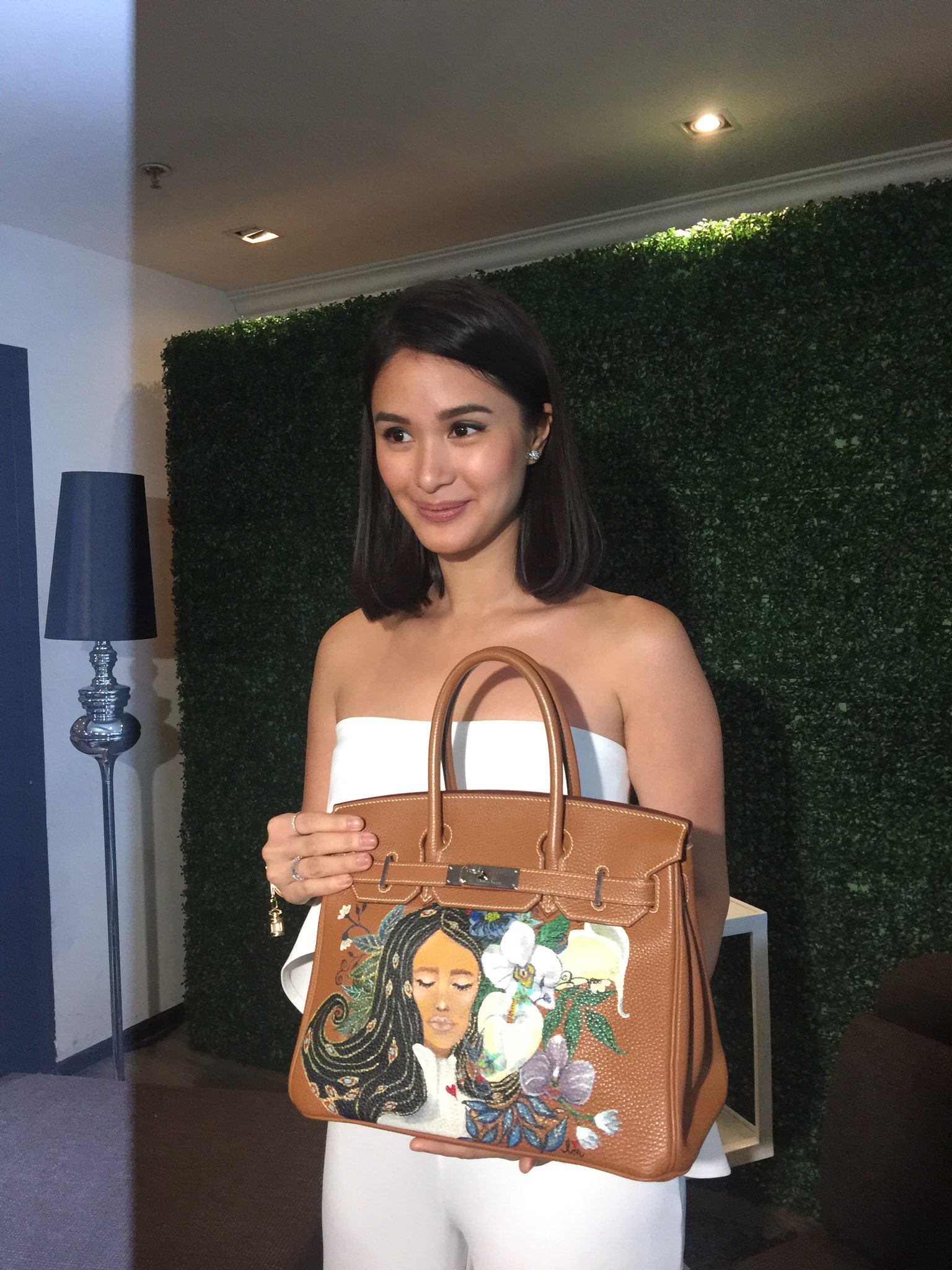MJ Felipe on X: LOOK: Heart Evangelista's hand-painted luxury bags to be  part of her Carry yours HeART exhibit.  / X
