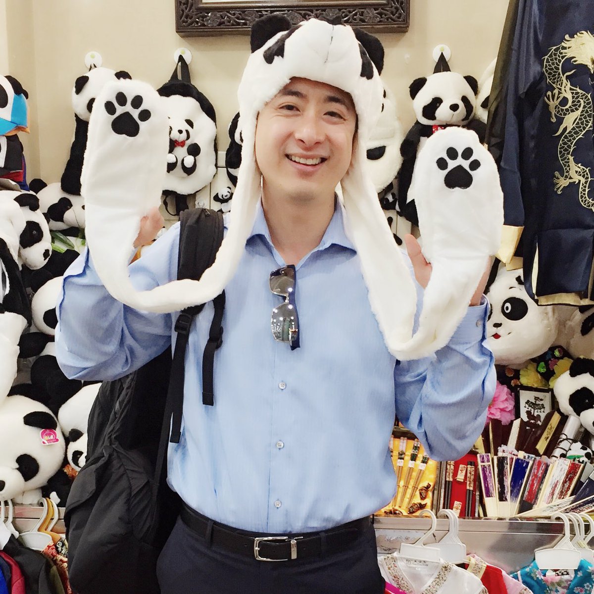 KevinKwanLoucks's tweet image. Hands [paws] up. #panda #pandahat #ilovepandas #fashion #sohot #paws #headturner #beijing #summer #lifeofanemba