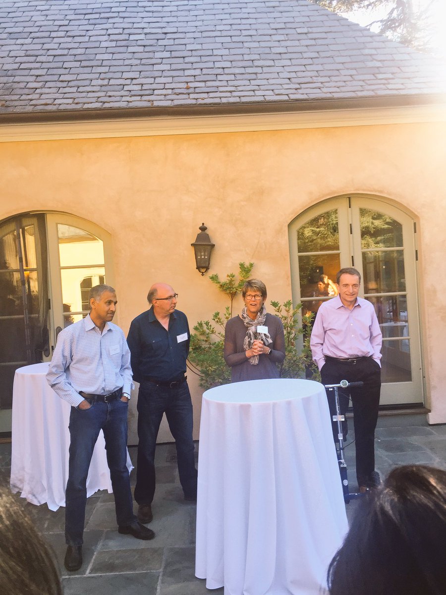 MeaganVMW's tweet image. Executive networking night #VMwareCodeHouse #womenintech @VMwareU