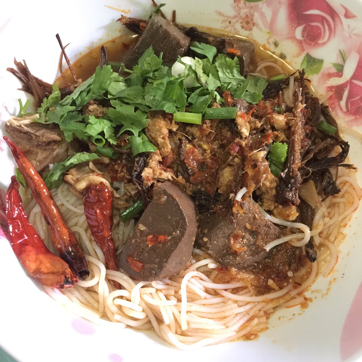 GoldJacket's tweet photo. ขนมจีนน้ำเงี้ยว #อร่อย #oishi https://t.co/aSFBAFb7cd