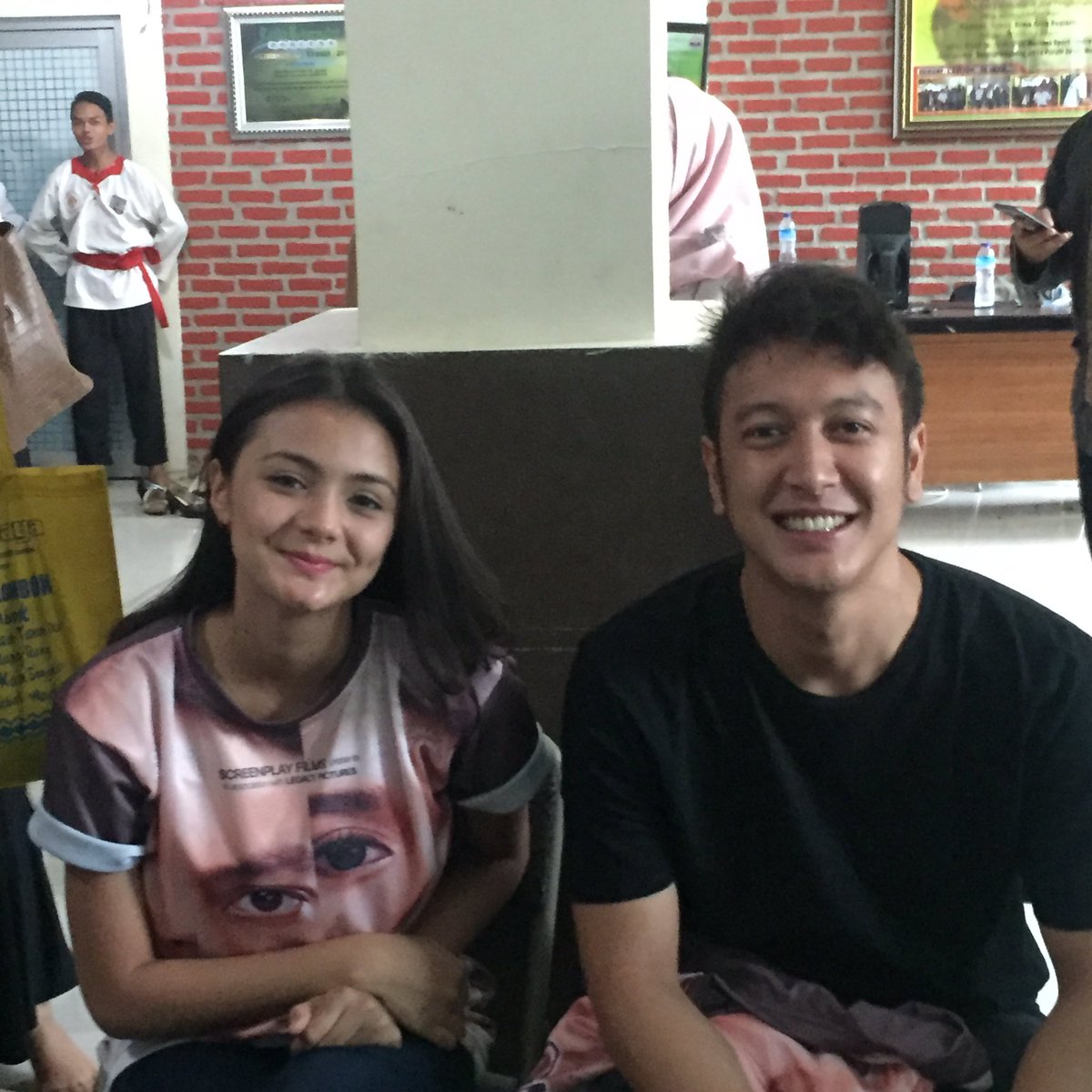 Film_Promise's tweet photo. Mau liat senyum @AmandaCRawles @dimsanggara ?Tunggu mrk dlm #PromiseSchoolTour selanjutnya, segera!! #FilmPromise https://t.co/kTKH1DR6eB