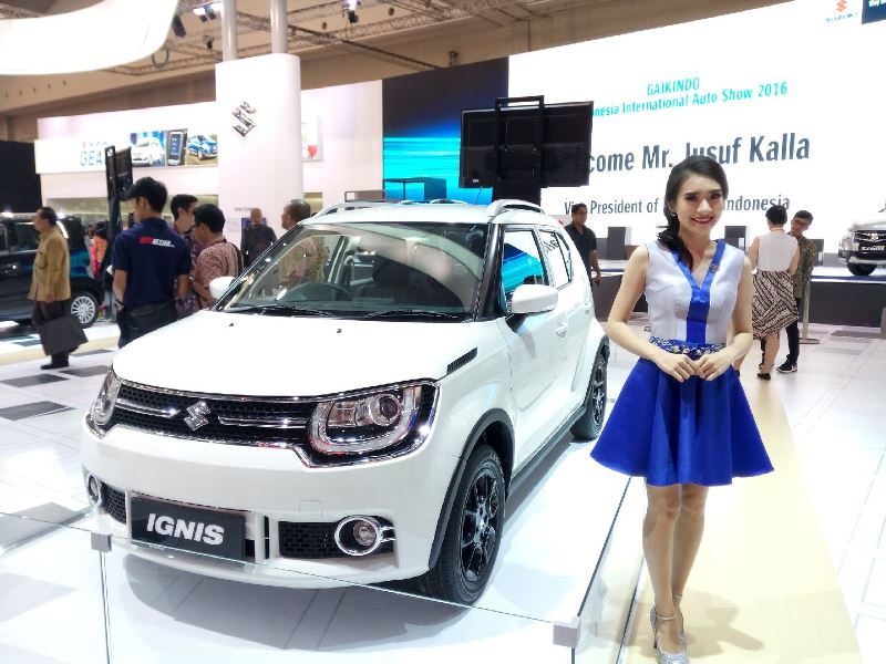 Classy Girl Driving Suzuki Ridingirls