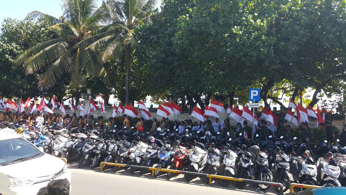 sayaaindonesiaa's tweet photo. Hari ini akan ada Kirab Merah Putih di Pantai Kuta Bali #1000bendera #sayaindonesia https://t.co/FwF36IYNMh