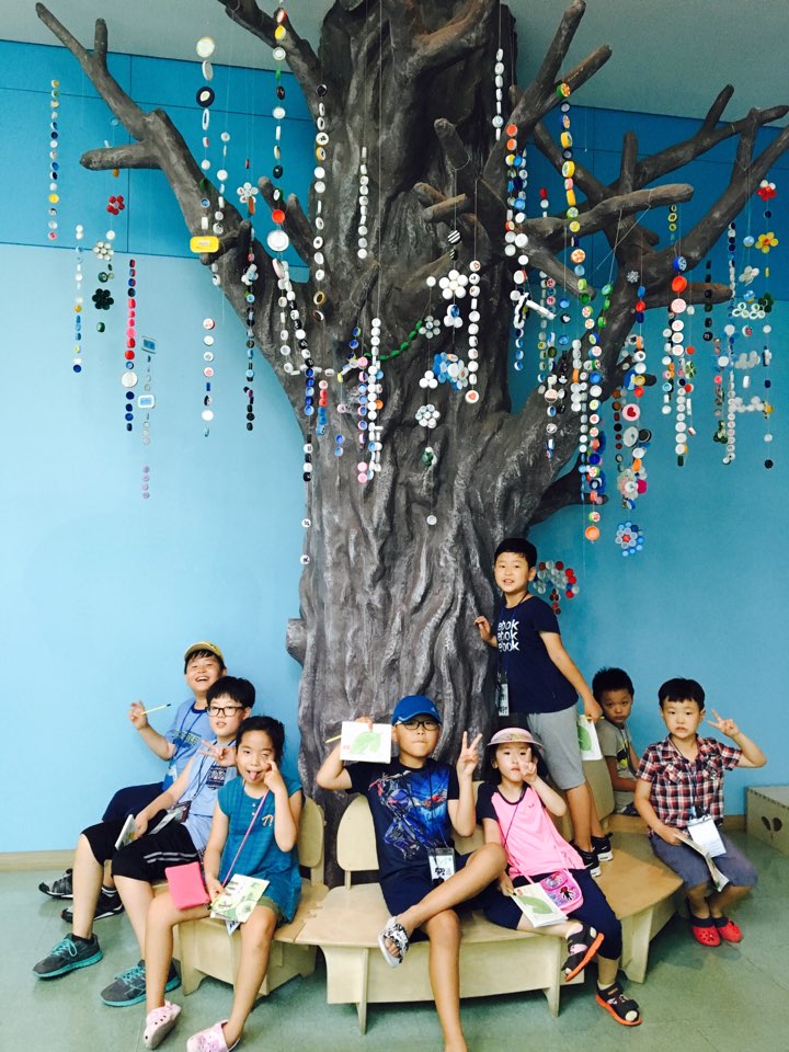 #성남시 #양지동제2복지회관에서 성장통 2회기 프로그램으로 판교생태학습원을 다녀왔습니다! 영상도 관람하고 에코마을, 파란마을, 하얀마을등 돌아다니며 스탬프투어도 하였습니당! 아이들이 신난모습 보이시나요?^0^