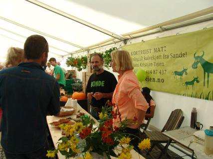 Økologisk påfyll i Sande #økofestivalen #økoløftet #andelslandbruk #øko-rygge #oikos #øko owl.li/mEq8303gYLA