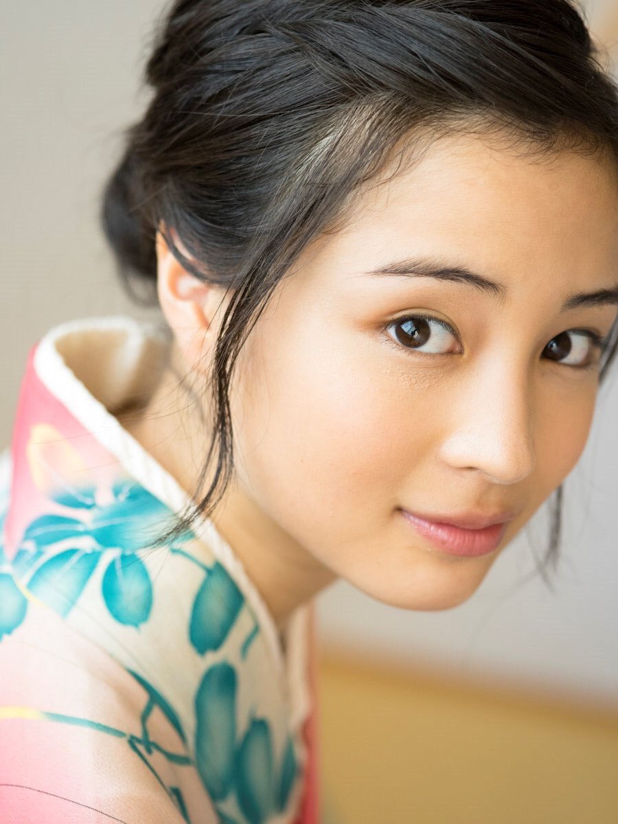 suzu_fanbot24's tweet photo. 来年の広瀬すずちゃんの誕生日までに619RT目指す！
広瀬すずちゃんファンの皆さんRTお願いします！.
https://t.co/PhlAxIAoBI