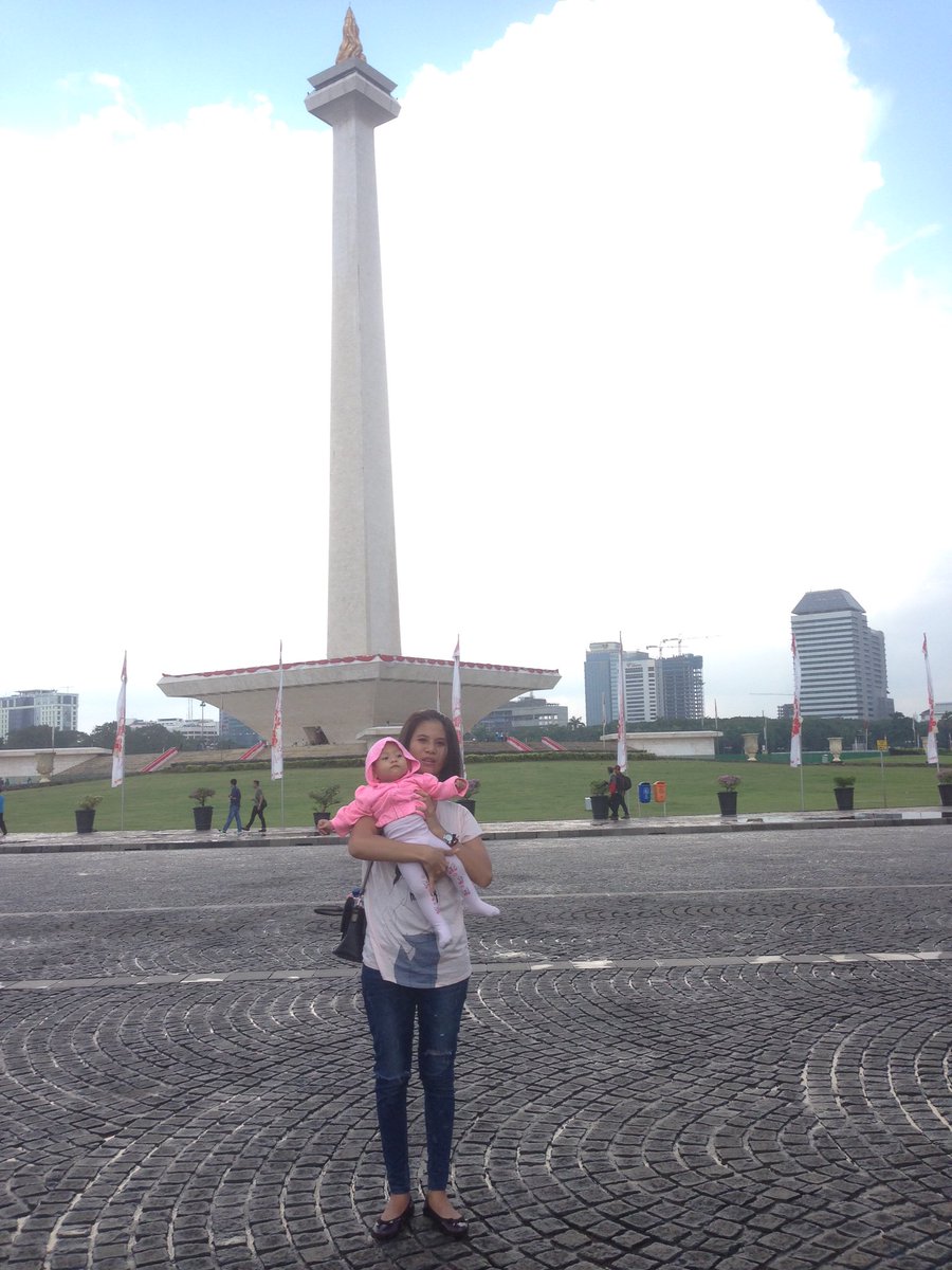 RoseHasan28's tweet image. My gumi firs time to this place,, #monumennasional 
#ngejarSejarah 😂😜
#sarahsechan_net