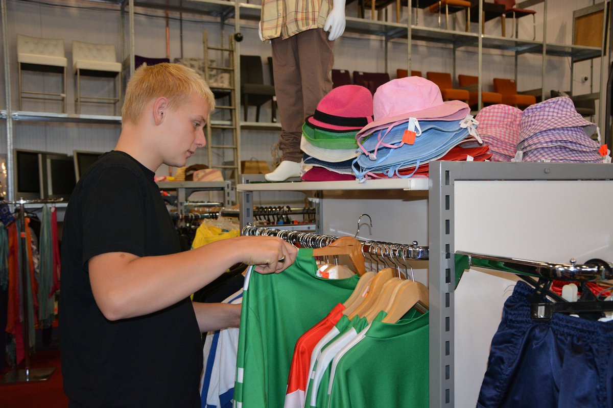 Alfacollege's tweet photo. Alfa-college geeft Entree-studenten na opleiding vakantiebaan @klassestore299 Doel: betere kansen arbeidsmarkt https://t.co/Y6duboijwK