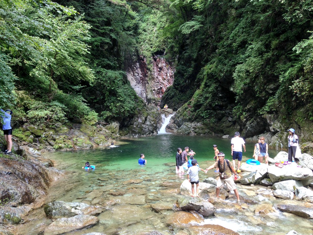 ダー岩井のツーリング写真館 A Twitter 山梨県北杜市 尾白川渓谷へ滝めぐりハイキング エメラルドグリーンな千ヶ淵は 滝壺がプールになっていて 是非今度は川遊びでも来てみたい かなり深そうなので水中メガネ必須でね 水がとても綺麗な分 強烈に冷たいのはご ダー岩井のツーリング写真館 A Twitter 山梨県北杜市 尾白川渓谷へ滝めぐりハイキング エメラルドグリーンな千ヶ淵は 滝壺がプールになっていて 是非今度は川遊びでも来てみたい かなり深そうなので水中メガネ必須でね 水がとても綺麗な分 強烈に冷たいのはご