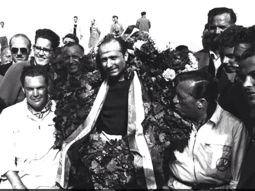 F1Tornello's tweet photo. Siga volando Maestro! Su hazaña no la borrará el tiempo, pasaron sólo 59 años! #Fangio #Nürburgring 1957. https://t.co/qbpcX6jI0h