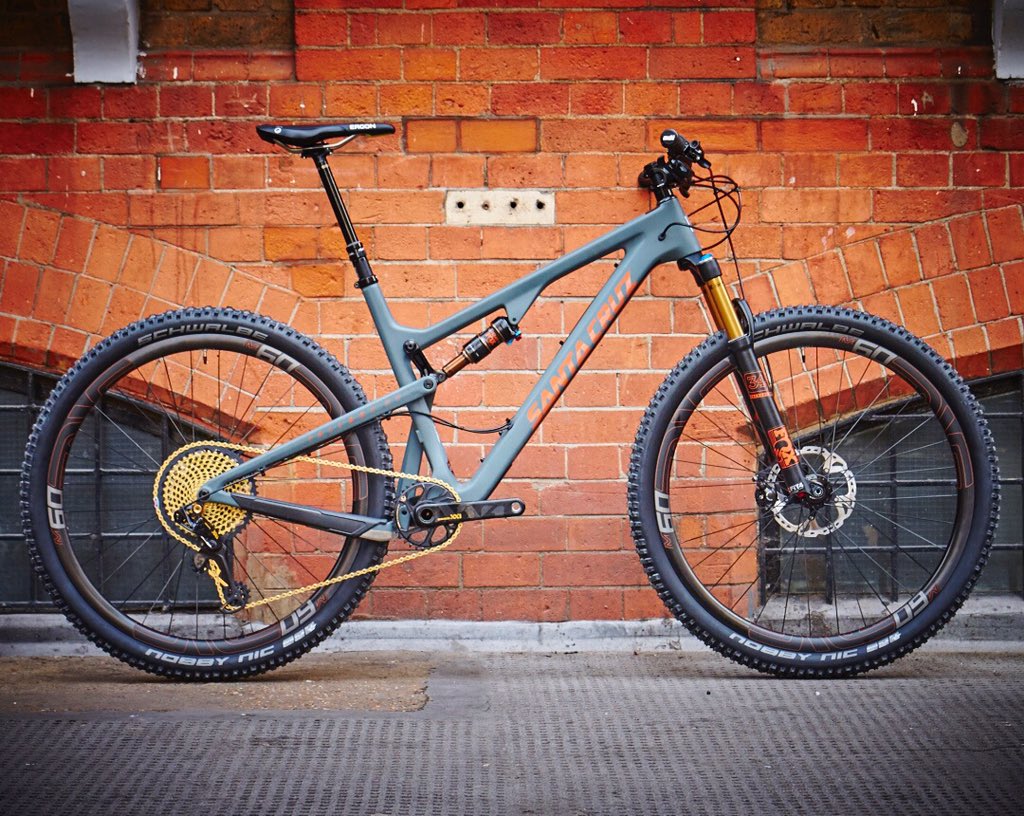 Sweet Jesus! This <a href="/santacruzbikes/">Santa Cruz Bicycles</a> Tallboy v3 is something else...