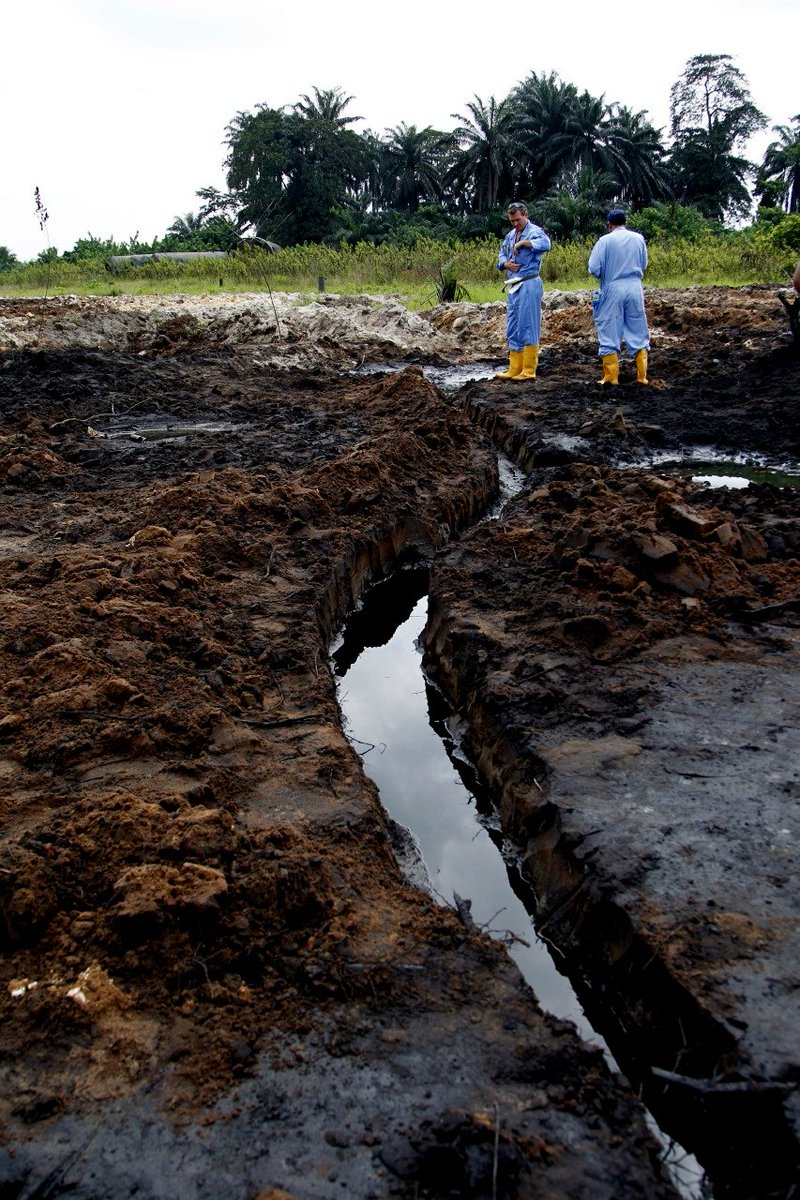 UNEP's tweet image. #Ogoniland environmental reparation likely to be the largest terrestrial clean-up ever seen: bit.ly/2aUjyoL