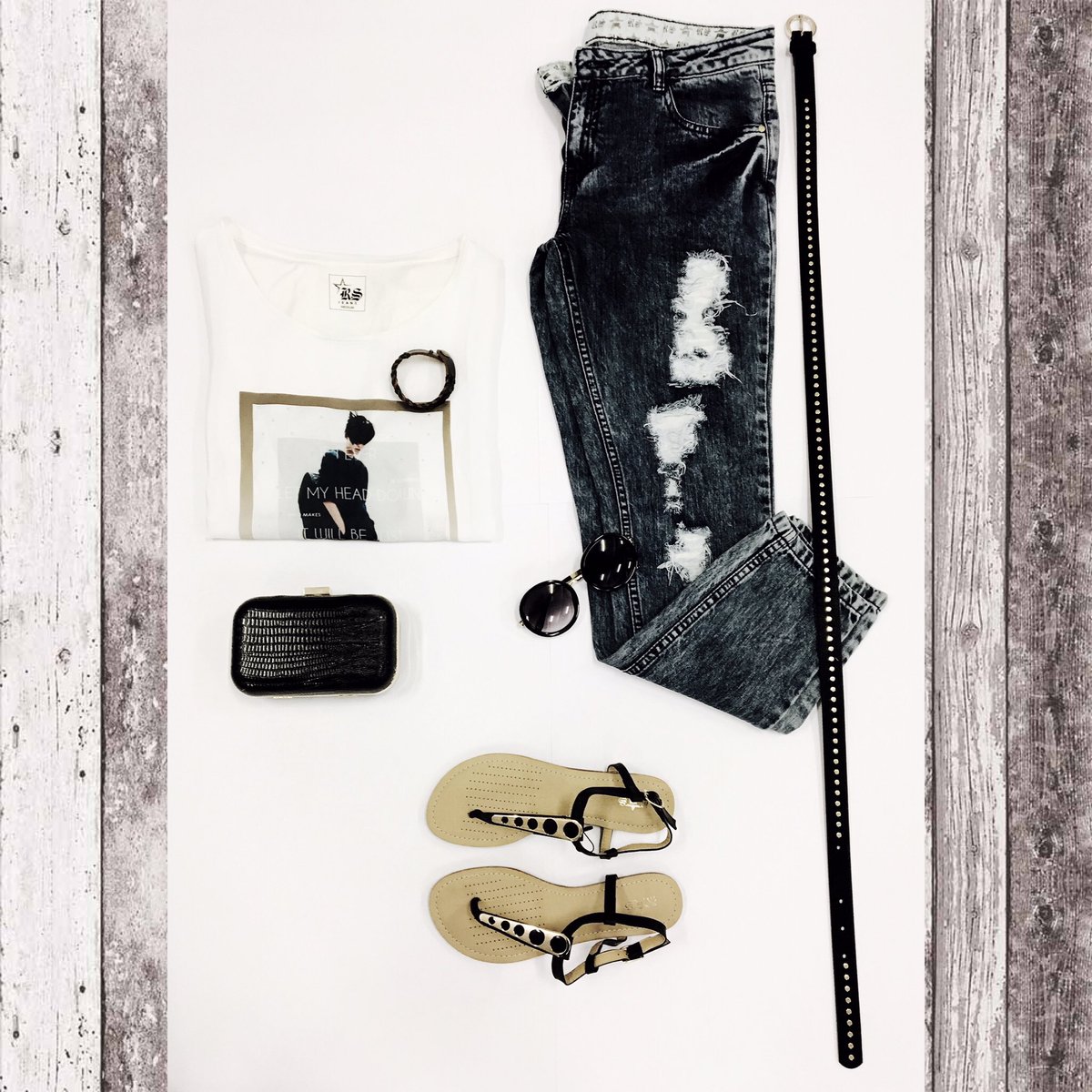 RockyStarWorld's tweet image. #BasicsDoneRight  #RSjeans  #blackandwhite #lookoftheday 
#exclusively available at #ShopperStop