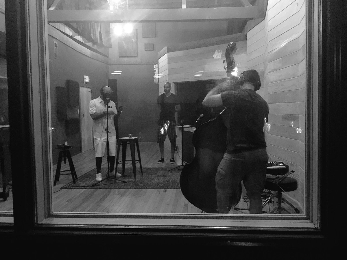 justmediaworks's tweet photo. Last night was dope! Thanks to those who came out!! @GaslightSTL #arthappened #vivavoce @Hearskraz https://t.co/JH37YQTILj