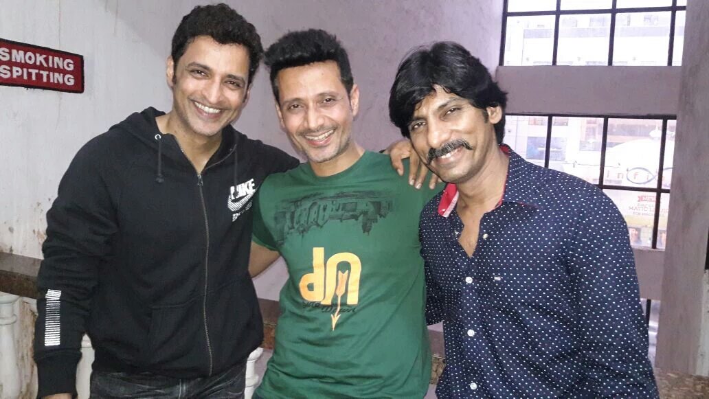 MeetBros_fans's tweet photo. It's always fun catching up with the super-talented @GANESHHEGDE! #MBStudios https://t.co/Xgyy8BHvWX