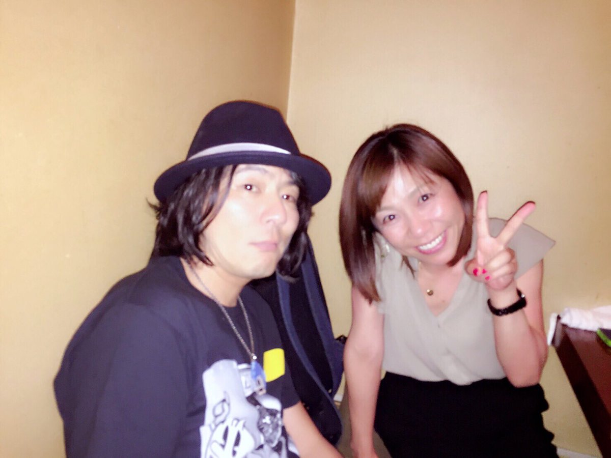 牧野アンナ Annamakino 先日mcuさんと飲ませて頂きました Lovesong探しての頃から知ってて くれたそうで 私がペルポイの町にいたのも知ってたー 知る人ぞ知る情報w シャイでキュートな方でしたが フリースタイルでラップしだすとめっちゃかっこいい