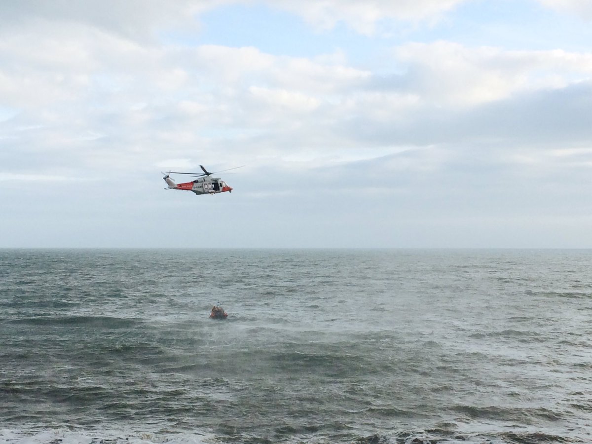 WPESphotography's tweet photo. An amazing display last night by @LymeRegisRNLI I hope lots of money was raised. https://t.co/LRbTEF0SCO
